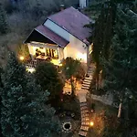 Egig Ero Fa Vendeghaz Дом отдыха *