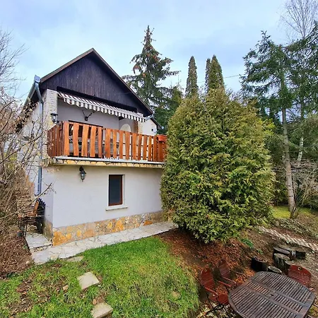 Egig Ero Fa Vendeghaz بيت للعطل *