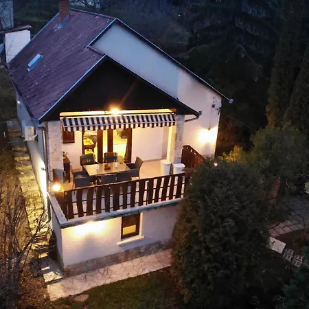 Egig Ero Fa Vendeghaz بيت للعطل Nograd