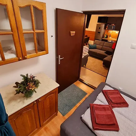 Egig Ero Fa Vendeghaz بيت للعطل Nograd