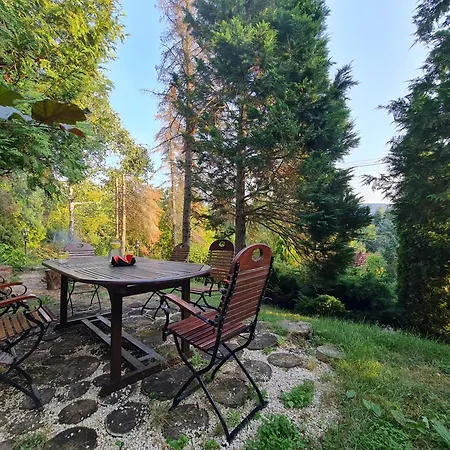 Egig Ero Fa Vendeghaz بيت للعطل