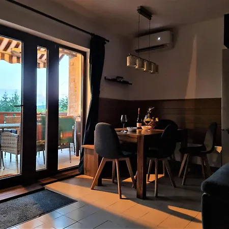 Egig Ero Fa Vendeghaz بيت للعطل