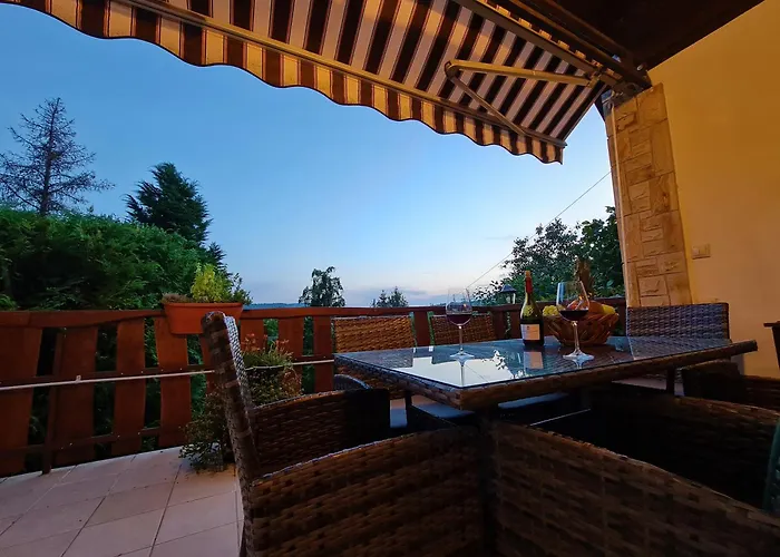 Casa vacanze égig érő Fa Nograd
